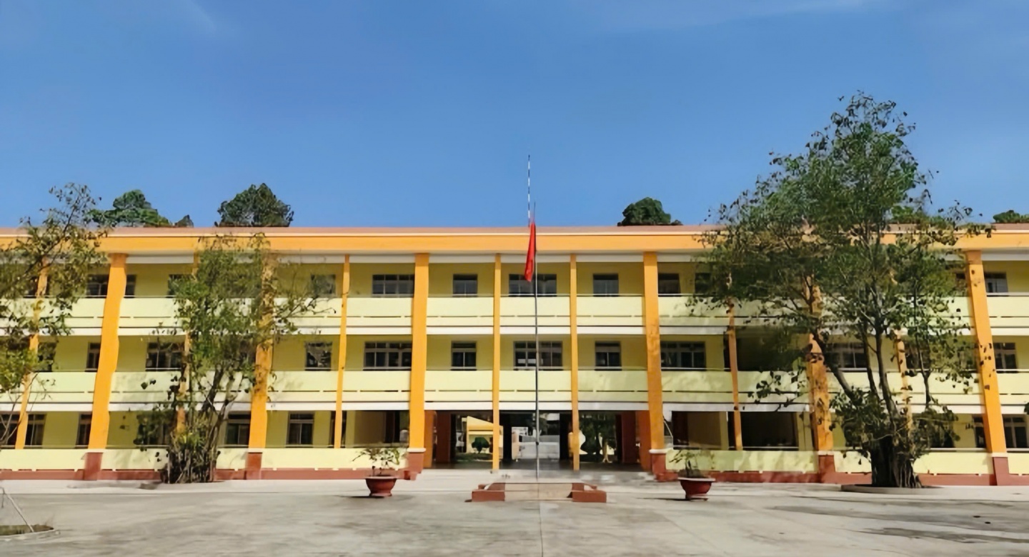 Trường THPT Trung Phú
